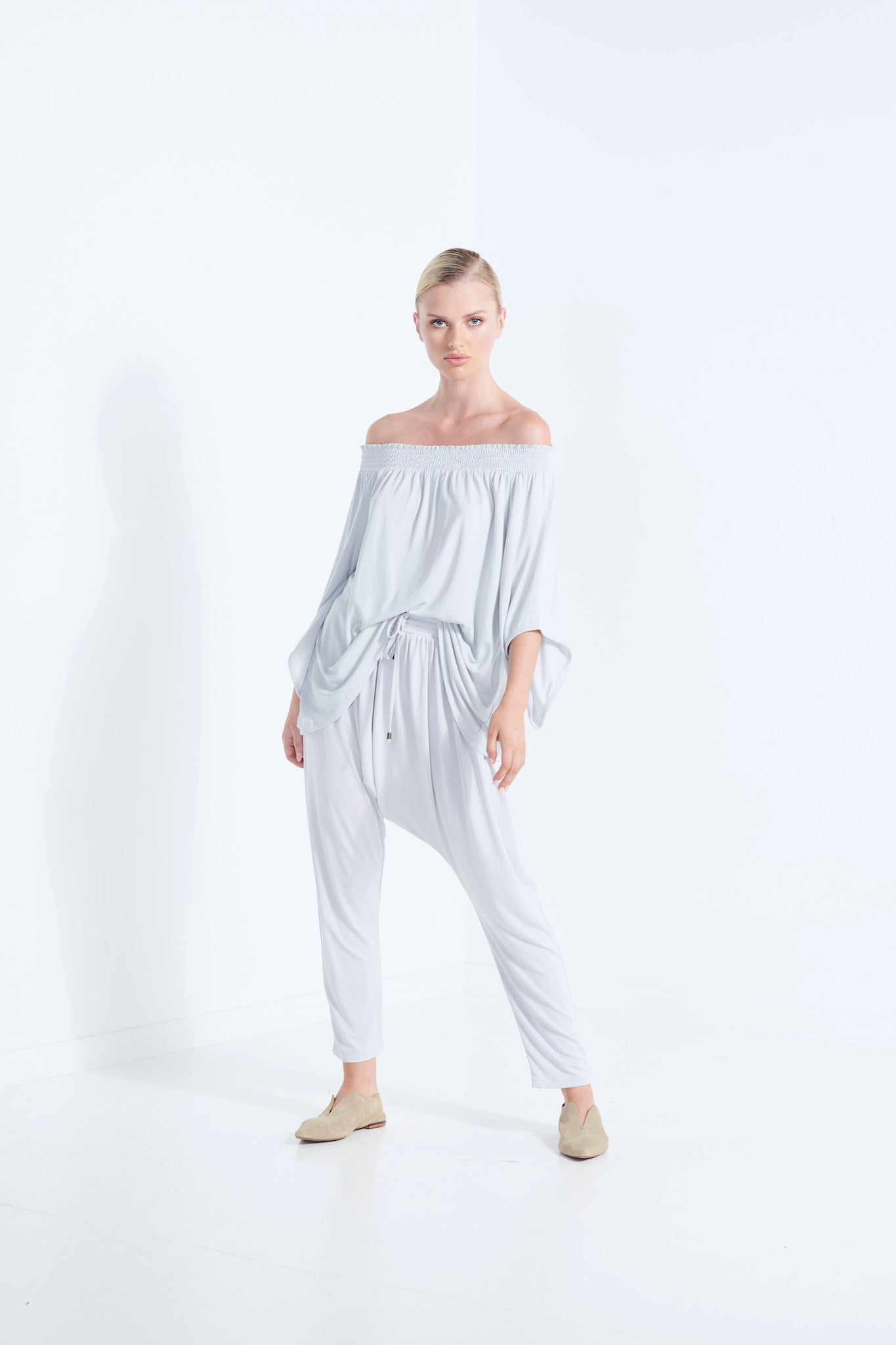 NAEVIA OFF SHOULDER TOP KNIT BEECHWOOD MODAL ELASTIC TOP WITH BELL SLEEVE WISP PALE ASHED GREY MOVEMENT VIEW