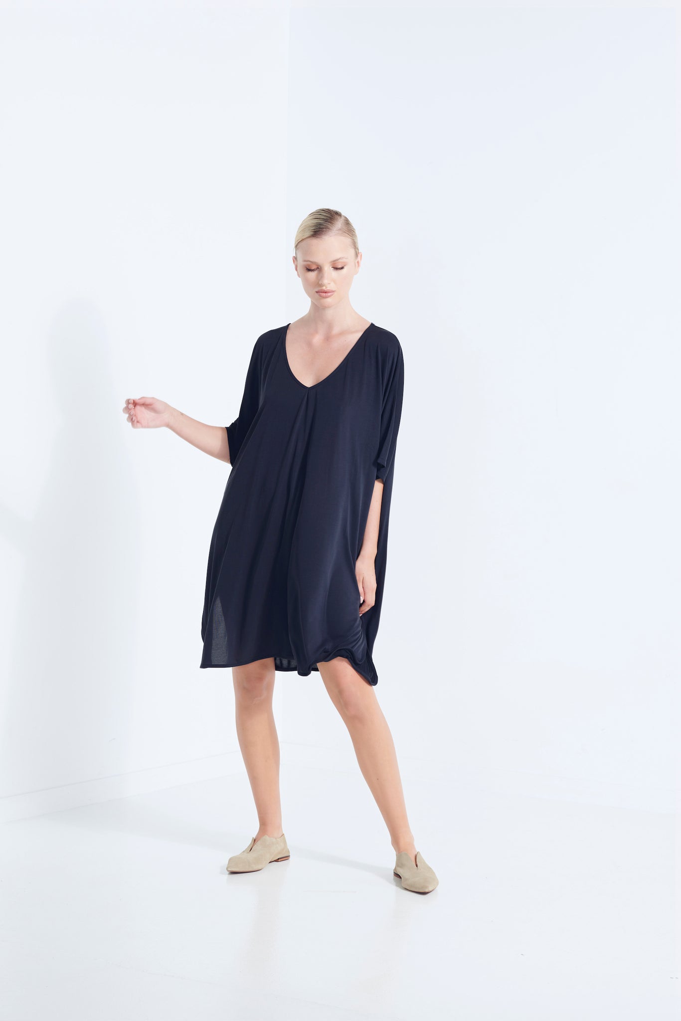 THEMIS DRESS LONGLINE T-SHIRT BEECHWOOD MODAL STRETCH WITH REMOVABLE TIE DARK WASHED BLACK FRONT VIEW