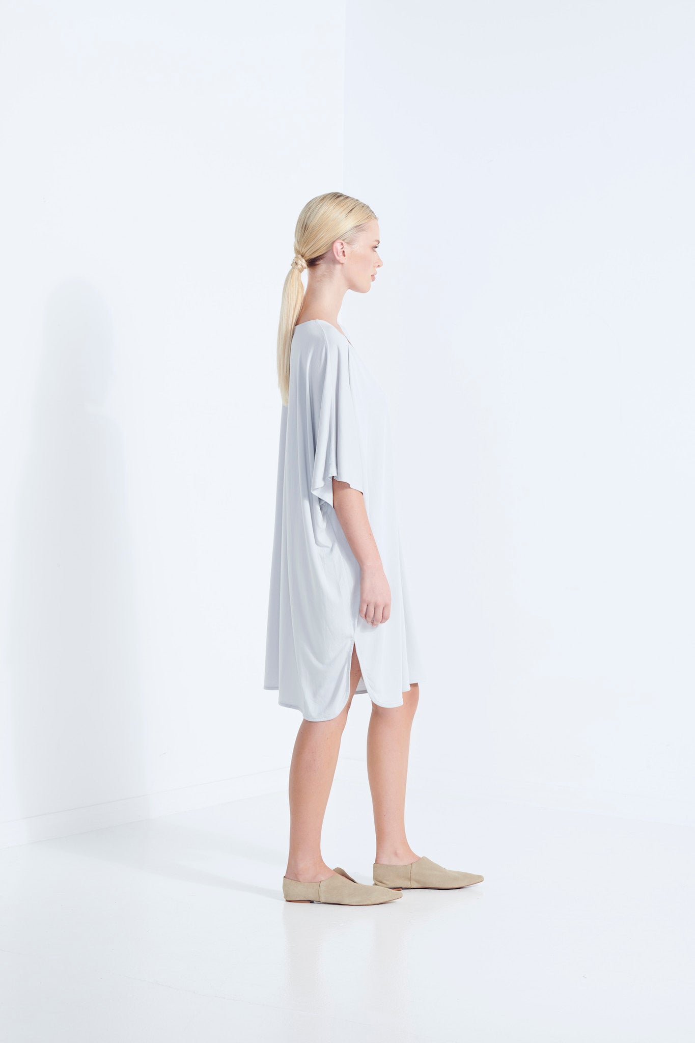 THEMIS DRESS LONGLINE T-SHIRT BEECHWOOD MODAL STRETCH WITH REMOVABLE TIE WISP PALE WASHED GREY  SIDE VIEW