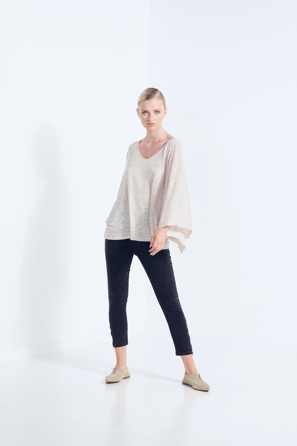 ZEUS KIMONO SLEEVE TOP PURE LINEN NATURAL HUSK SLUB FLECKED YARN WITH V NECKLINE IN WICKER FRONT VIEW